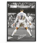 Ladda upp bild till gallerivisning, Cristiano Ronaldo fodbold plakat med nummer 7 i Real Madrid hvid trøje under ikonisk jubel på stadion i sort/hvid effekt.
