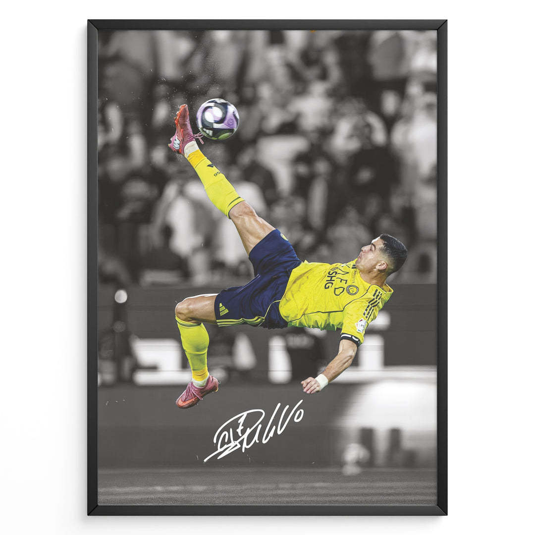 Cristiano Ronaldo fodbold plakat med ikonisk saksespark i gul trøje og dramatisk stadionbaggrund.