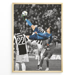 Ladda upp bild till gallerivisning, Cristiano Ronaldo fodbold plakat med legendarisk saksespark i blå Real Madrid trøje under Champions League kamp.
