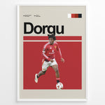 Ladda upp bild till gallerivisning, Patrick Dorgu fodbold plakat | Manchester United spiller i rød hjemmebanetrøje i løb med bolden og fokuseret udtryk
