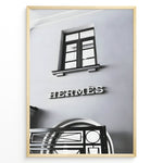 Ladda upp bild till gallerivisning, Fashion Plakat | Hermès Storefront Minimalist Poster – Black &amp; White Fashion Wall Art Plakaty.dk | Black and white photo of the Hermès storefront with a clean minimalist facade, showing a window above the iconic logo and part of an ornate entryway gate.
