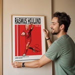 Ladda upp bild till gallerivisning, Fodbold plakat | Fodbold plakater | Rasmus Højlund Fodbold Plakat | Danmark | Perfekt til Den Ægte Fan | Plakaty.dk
