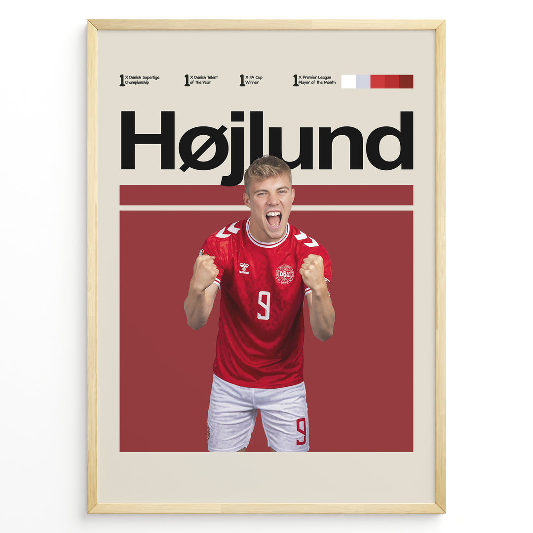 Rasmus Højlund fodbold plakat i Danmarks røde landsholdstrøje med kraftfuld jubelscene og moderne design