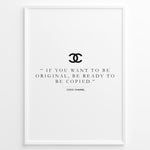 Ladda upp bild till gallerivisning, Fashion Plakat | Inspirational Coco Chanel Quote Wall Art Plakaty.dk | Black and white framed print with the quote “If you want to be original, be ready to be copied” by Coco Chanel, featuring the Chanel logo.
