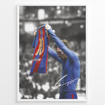 Ladda upp bild till gallerivisning, Plakat of Lionel Messi holding his Barcelona shirt after scoring against Real Madrid, with printed signature and black-and-white background.
