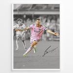 Ladda upp bild till gallerivisning, Plakat of Lionel Messi celebrating a goal in pink Inter Miami jersey, arms spread wide, with printed signature and black-and-white background.
