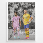 Ladda upp bild till gallerivisning, Plakat of Lionel Messi in pink Inter Miami jersey and Cristiano Ronaldo in yellow Al Nassr jersey, with printed signatures and black-and-white background.
