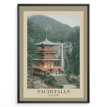 Ladda upp bild till gallerivisning, Japanske plakater | Poster of Seiganto-ji Temple with Nachi Falls in the background, surrounded by lush green mountains and traditional Japanese landscaping.
