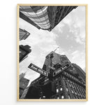 Ladda upp bild till gallerivisning, Fashion Plakat | New York City Street View – Fifth Avenue and East 40th Street in Black and White Plakaty.dk | Black and white photo of the Fifth Avenue and East 40th Street intersection in New York City with towering skyscrapers and a streetlamp
