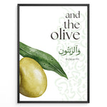 Ladda upp bild till gallerivisning, Oliven plakat med botanisk illustration og engelsk samt arabisk typografi inspireret af Koranens frugter
