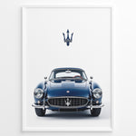 Ladda upp bild till gallerivisning, Illustration of a classic blue Maserati coupe viewed from the front with Maserati logo above.
