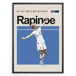 Ladda upp bild till gallerivisning, Megan Rapinoe Kvinde fodbold plakater | USA landsholdstrøje i hvid med ikonisk jubelpose og lilla hår – perfekt til fans af kvindefodbold
