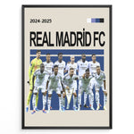 Ladda upp bild till gallerivisning, Real Madrid holdfoto plakat | Real Madrid 2024-2025 i hvidt kampkit, samlet i opstilling før kamp – klar til Champions League-triumf.
