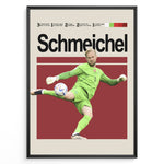 Ladda upp bild till gallerivisning, Kasper Schmeichel fodbold plakat i grøn Danmark målmandstrøje med spark til bolden og stilrent rødt baggrundsdesign.
