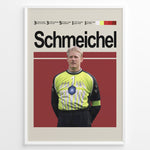 Ladda upp bild till gallerivisning, Peter Schmeichel fodbold plakat i klassisk grøn målmandstrøje fra Danmark landshold med stilrent rødt baggrundsdesign.
