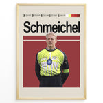 Ladda upp bild till gallerivisning, Peter Schmeichel fodbold plakat i klassisk grøn målmandstrøje fra Danmark landshold med stilrent rødt baggrundsdesign.
