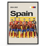 Ladda upp bild till gallerivisning, Holdfoto | Spanien fodbold plakater | Spansk landshold i klassiske røde trøjer, holdopstilling 2024-2025 sæson, moderne og stilfuldt design.
