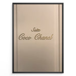 Ladda upp bild till gallerivisning, Fashion Plakat | Suite Coco Chanel Door Sign – Iconic Parisian Elegance Plakaty.dk | Beige door panel with elegant gold script reading “Suite Coco Chanel,” symbolizing luxury and Parisian elegance.
