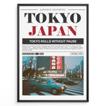 Ladda upp bild till gallerivisning, Japanske plakater | Blurred motion photograph of cars crossing a busy intersection in Tokyo at dusk, with bright neon signs and tall buildings in the background, framed by a poster layout with the text &quot;TOKYO JAPAN&quot; and a description of Tokyo’s city life.
