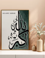 Ladda upp bild till gallerivisning, Allah-u akbar calligraphy med hvid og grøn baggrund | Islamisk plakater | Plakaty.dk 

