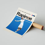 Ladda upp bild till gallerivisning, Megan Rapinoe Kvinde fodbold plakater | USA landsholdstrøje i hvid med ikonisk jubelpose og lilla hår – perfekt til fans af kvindefodbold
