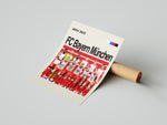 Ladda upp bild till gallerivisning, Holdfoto | FC Bayern München fodboldplakat 2024-2025 med hele truppen i hvid-røde trøjer – et stilrent valg til væggen hos enhver Bayern-fan.
