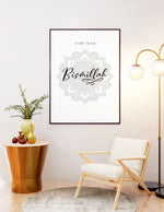 Ladda upp bild till gallerivisning, Bismillah calligraphy med hvid baggrund | Islamisk plakater | Plakaty.dk 
