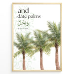 Ladda upp bild till gallerivisning, Dadelpalmer plakat med botanisk illustration og engelsk samt arabisk typografi inspireret af Koranens frugter
