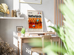 Ladda upp bild till gallerivisning, Netherlands holdfoto plakat | Hollandsk landshold 2024-2025 i orange hjemmebanetrøjer med holdskjold og stærke udtryk.
