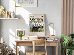 Ladda upp bild till gallerivisning, Holdfoto | Germany fodboldplakat 2024-2025 med spillere i hvid-sorte trøjer – stilrent design til alle Tyskland-fans.
