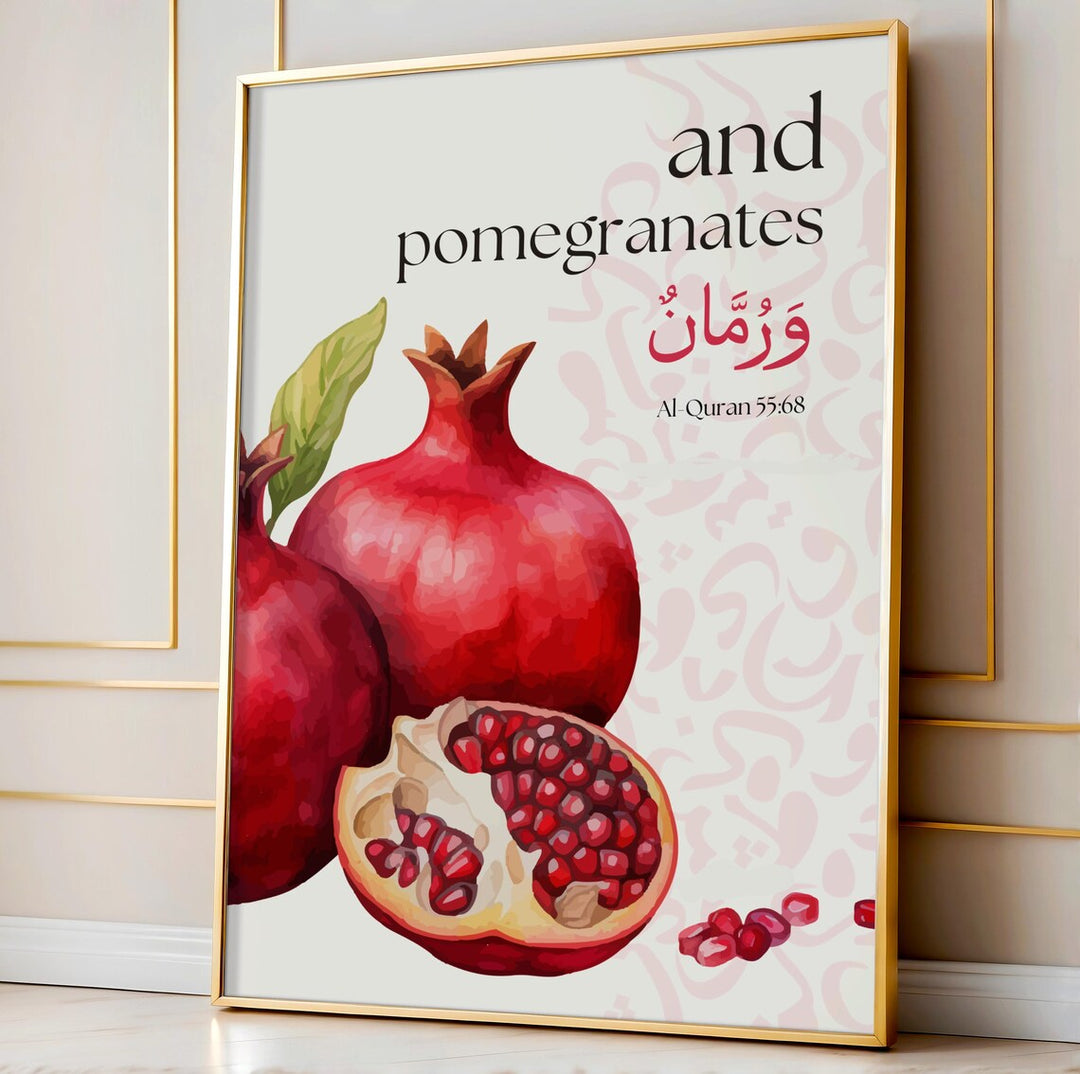 Granatæble plakat med botanisk illustration og engelsk samt arabisk typografi inspireret af Koranens frugter
