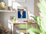 Ladda upp bild till gallerivisning, Toni Kroos fodbold plakater | Real Madrid-stjerne i hvid hjemmebanetrøje, klar til at aflevere bolden. Minimalistisk design.
