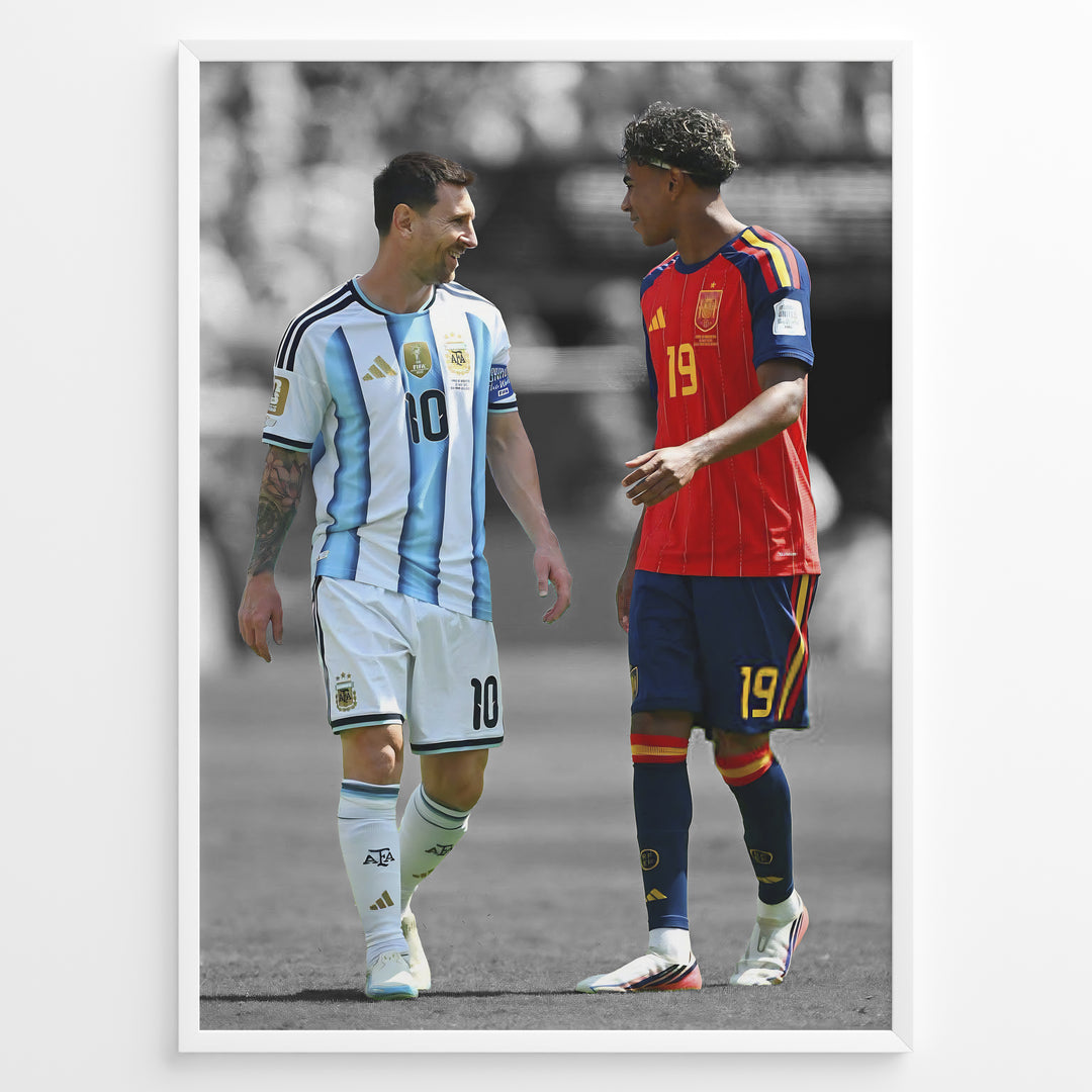 Lionel Messi og Lamine Yamal plakat i Argentina og Spaniens landsholdstrøjer med moderne sort-hvid baggrund